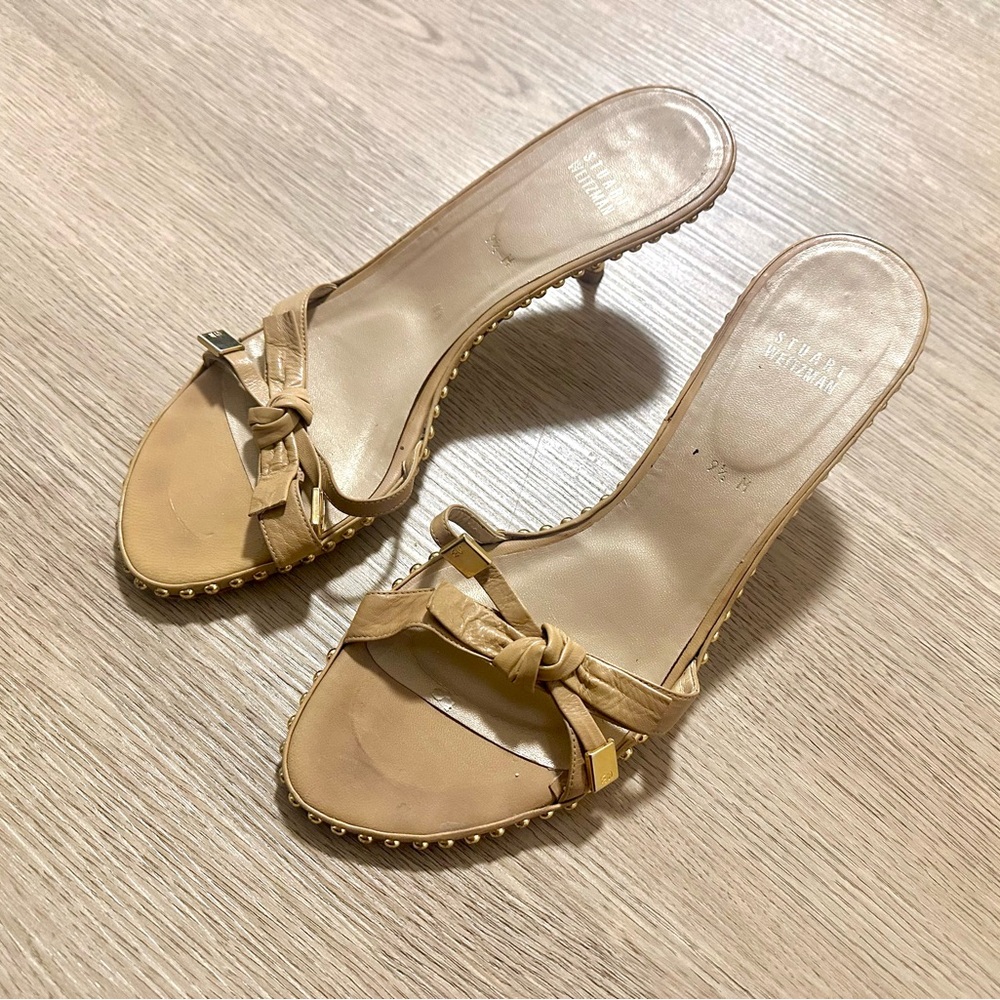 Stuart Weitzman Vintage Beige and Gold Bow Kitten Heel Sandals